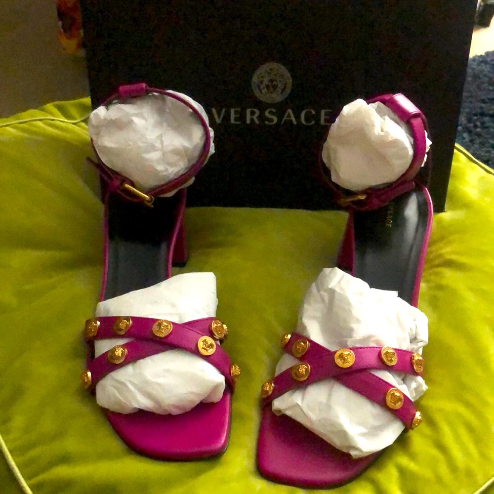 VERSACE T.55 VITELLO SANDAL SIZE 41